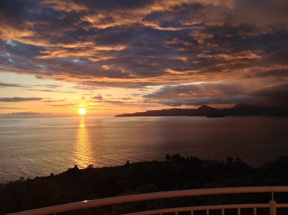 Sunset Residence