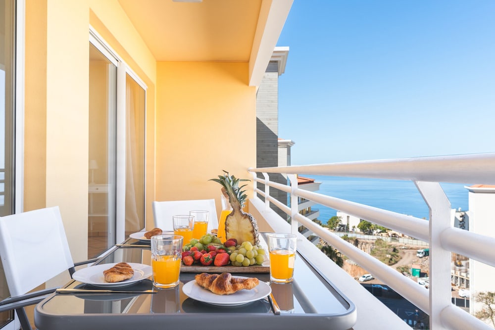 Sunny Stay by Atlantic Holiday