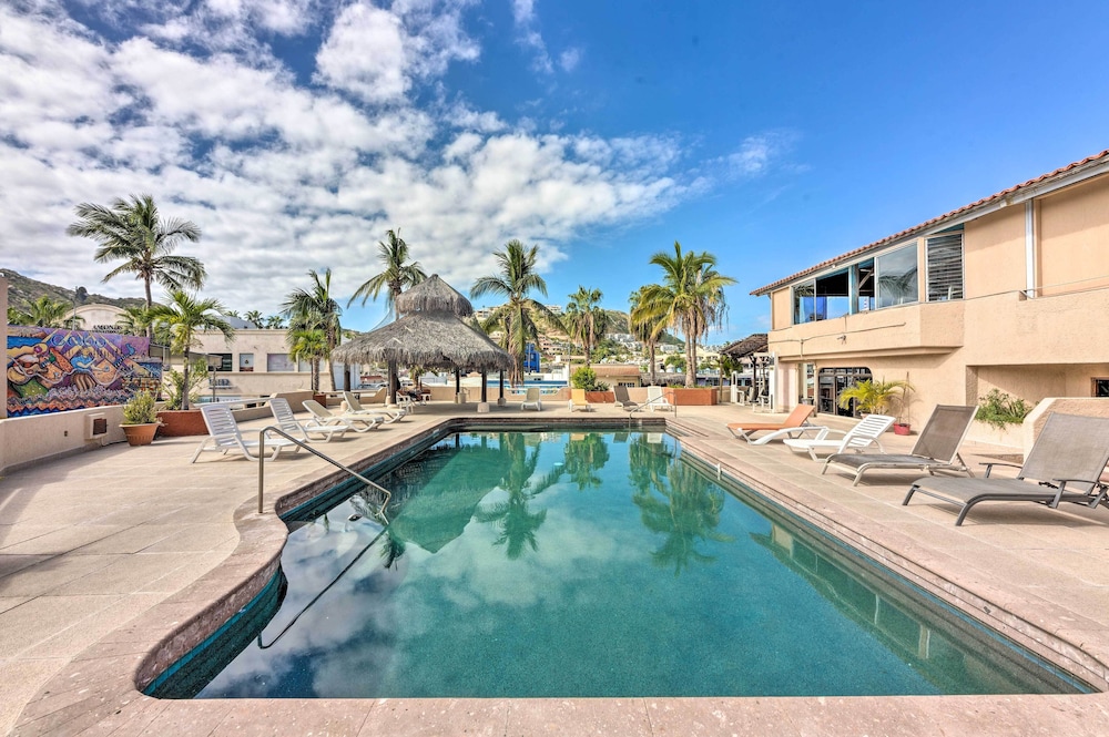 Condo in Plaza Nautica < 1 Mile to The Arch! view 5