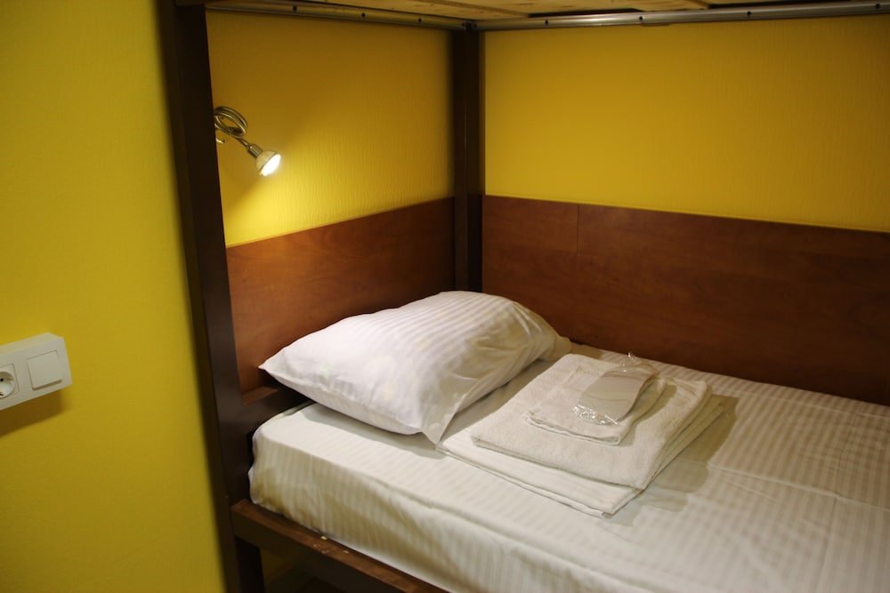 Good Cat - Hostel