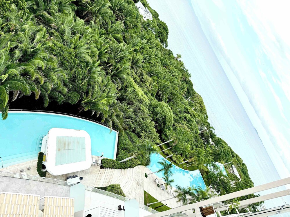 Luxury 2BR Bolongo Ocean View Private Beach