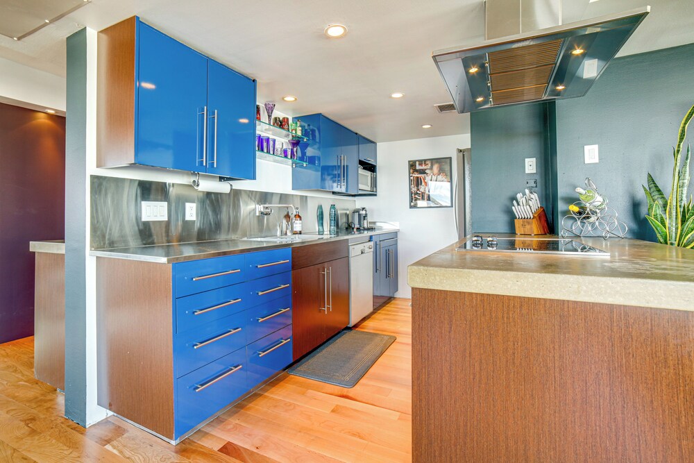 Luxe Dtwn Reno Penthouse ~ 3 Mi to Casinos!