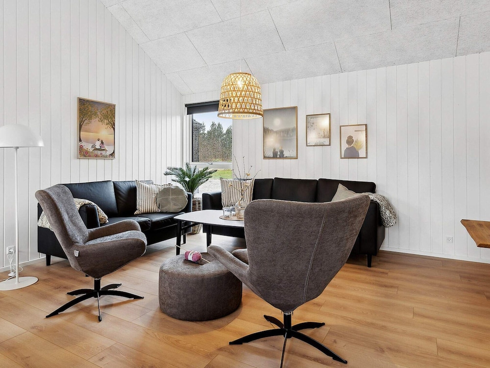 Spacious Retreat for 20 - By Traum Ferienwohnungen view 5