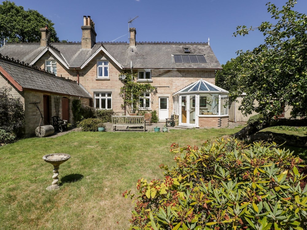 2 Heath Cottages