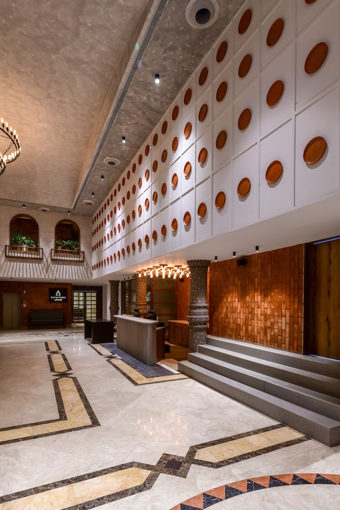Lobby & Reception