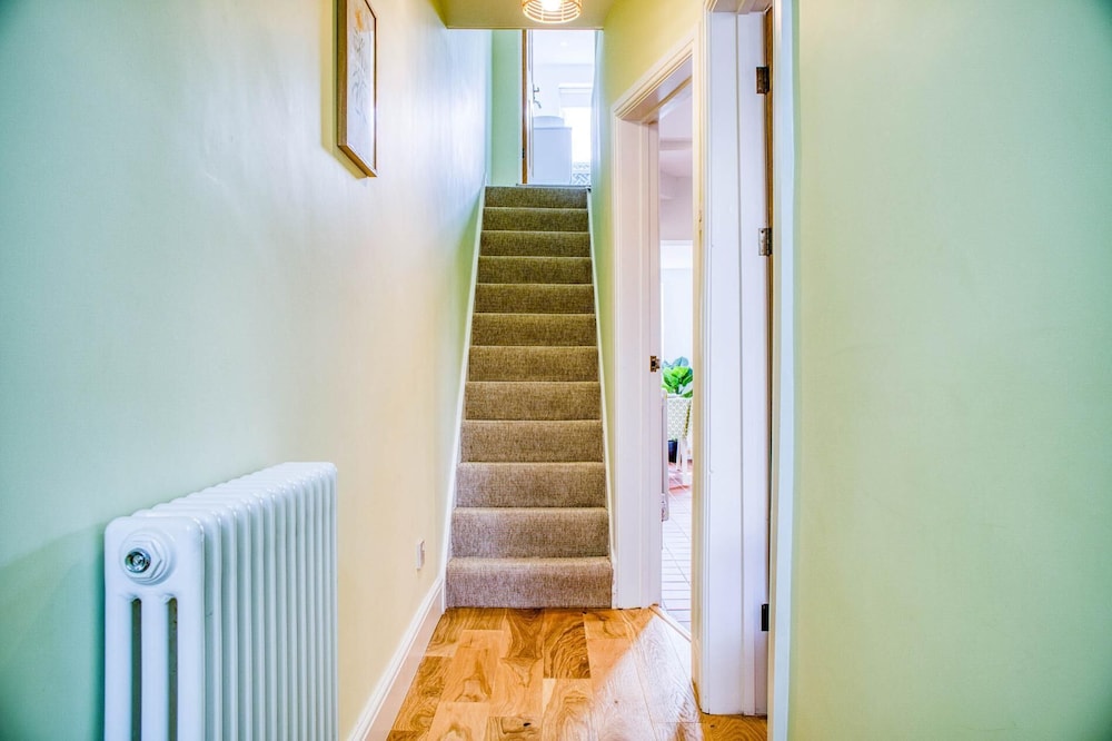 Woodville Road - 2 Bedroom House - Mumbles