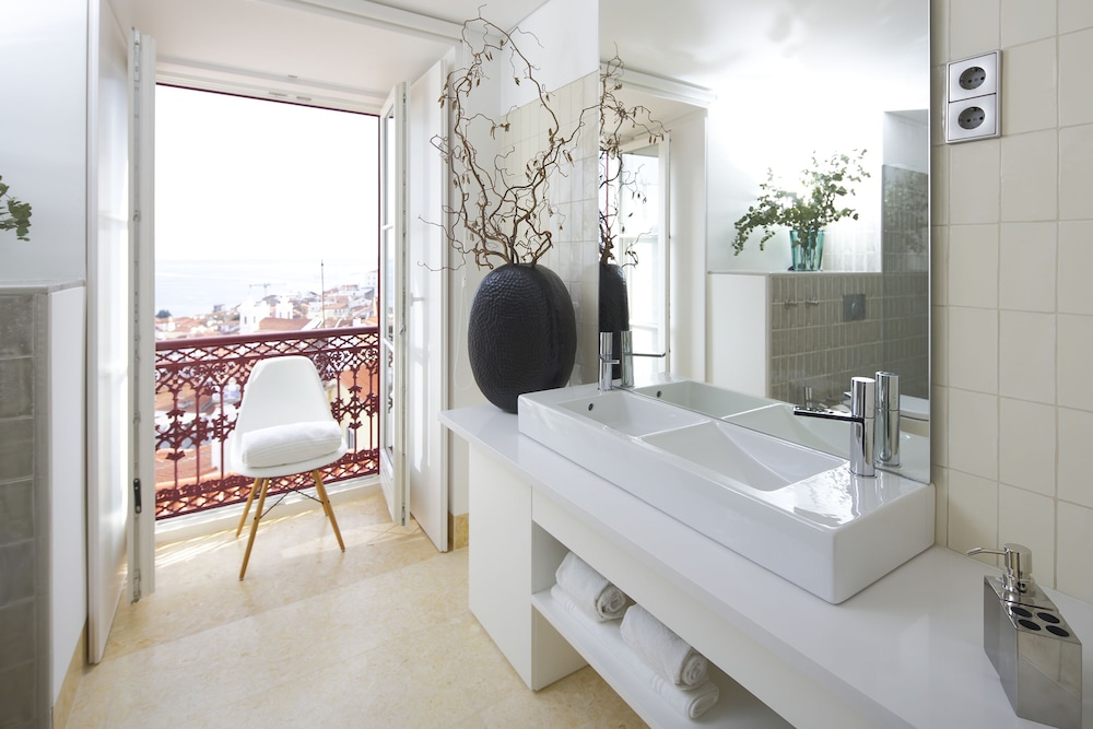 Castelo Apartments by linc