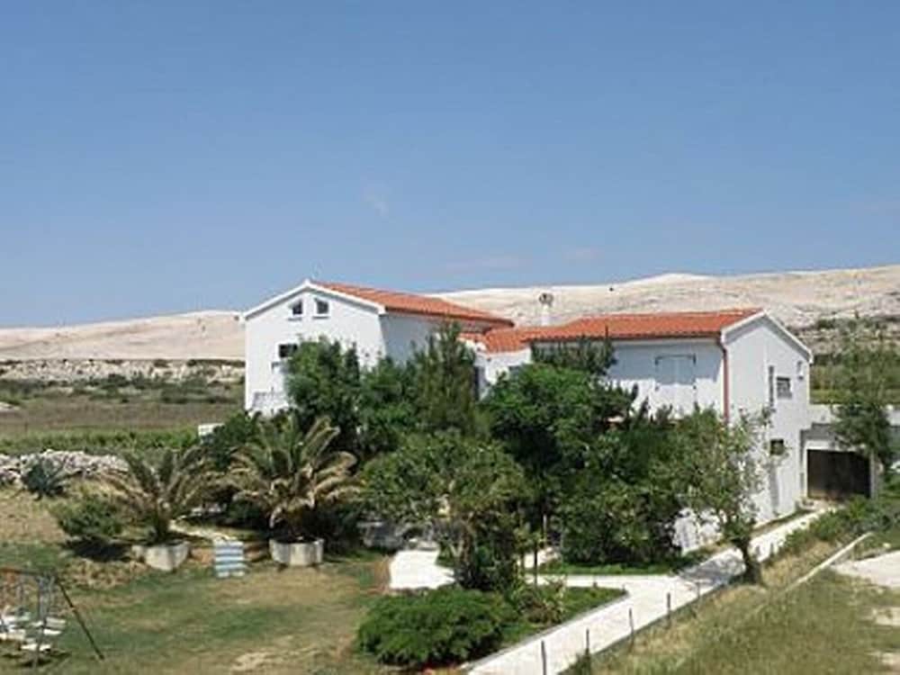Maestro - 30m From the Beach & Parking - A1 view 4