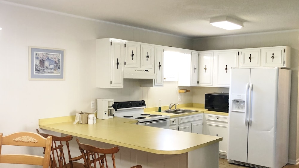Meadowlark Motel with Restaurant & Bar