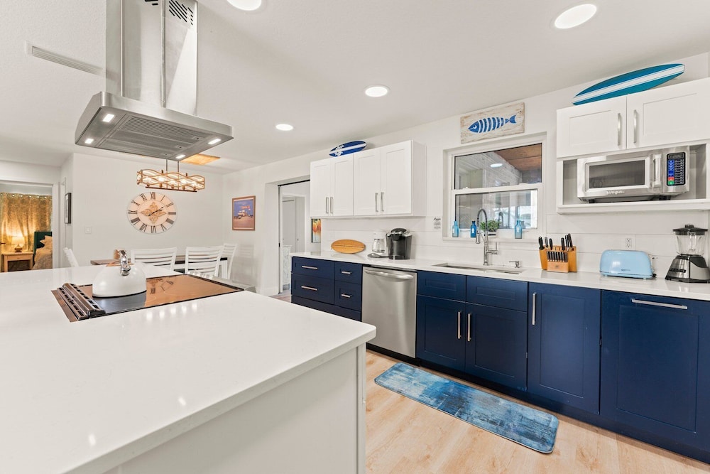 384 Harbor Drive