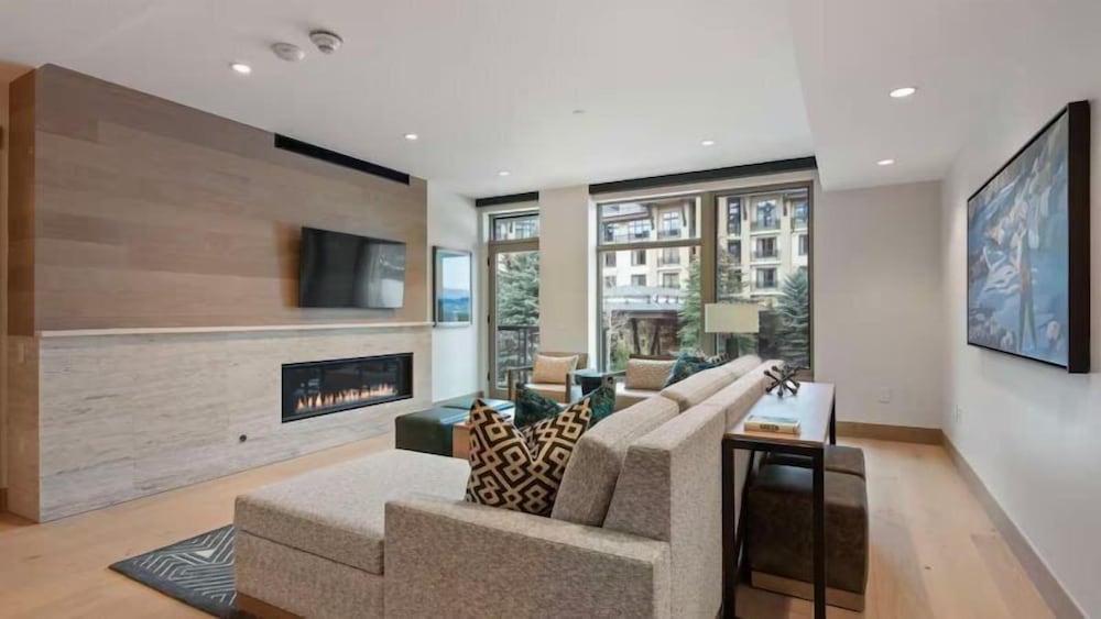 Contemporary 2 Bedroom Luxury Ski In, Ski Out Residence in Snowmass Base Village