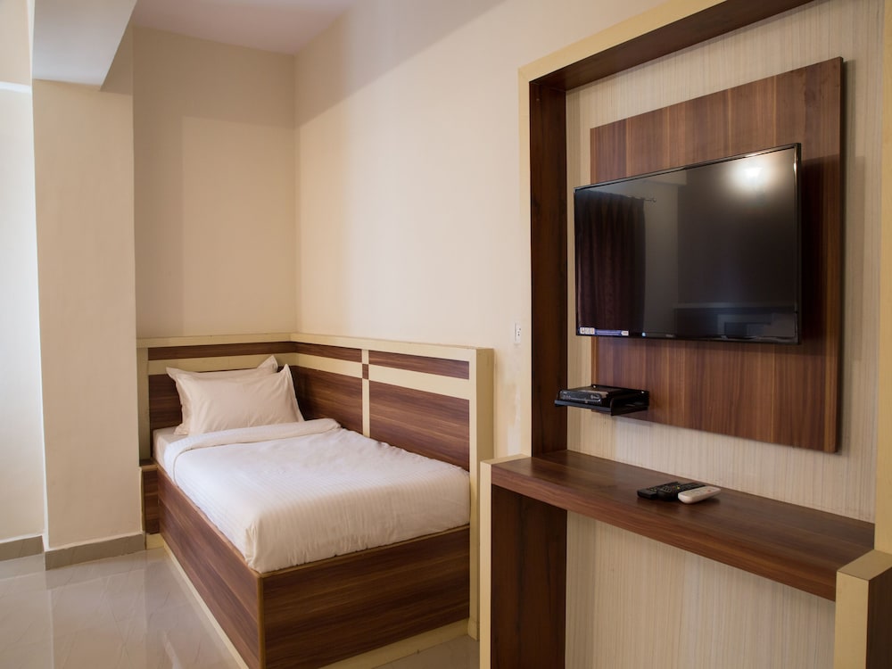 OYO 9248 Hotel Shrinidhi