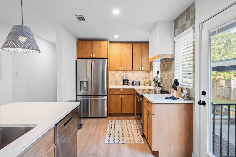 Casa Que Canta by Avantstay Private Pool, Firepit & Walkable East Austin Gem
