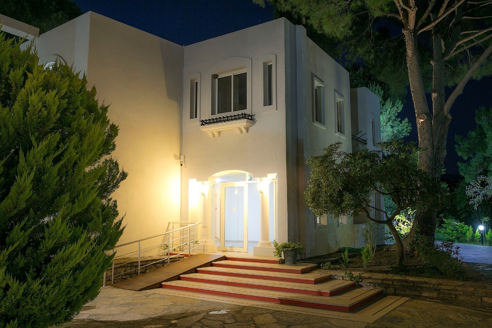 Bodrum Sea Side Beach Club Otel - Image 19