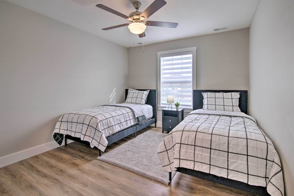Charming Ozark Abode w/ Yard & Pool Access