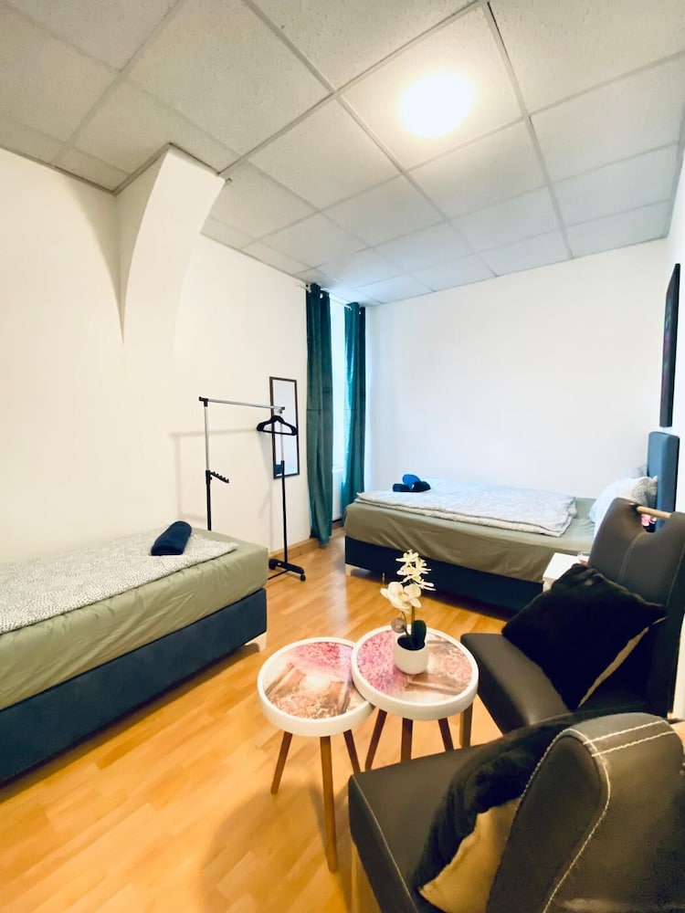 Stylish Shared 3-Bedroom Stay Near City