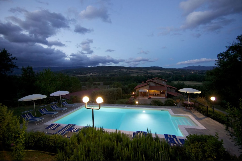 Wonderful private villa for 10 people with private pool, WIFI, TV, terrace, pets allowed and par...