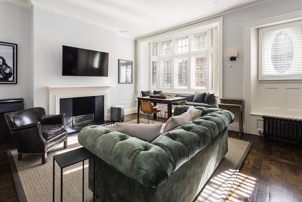 The Berkeley Square Suite