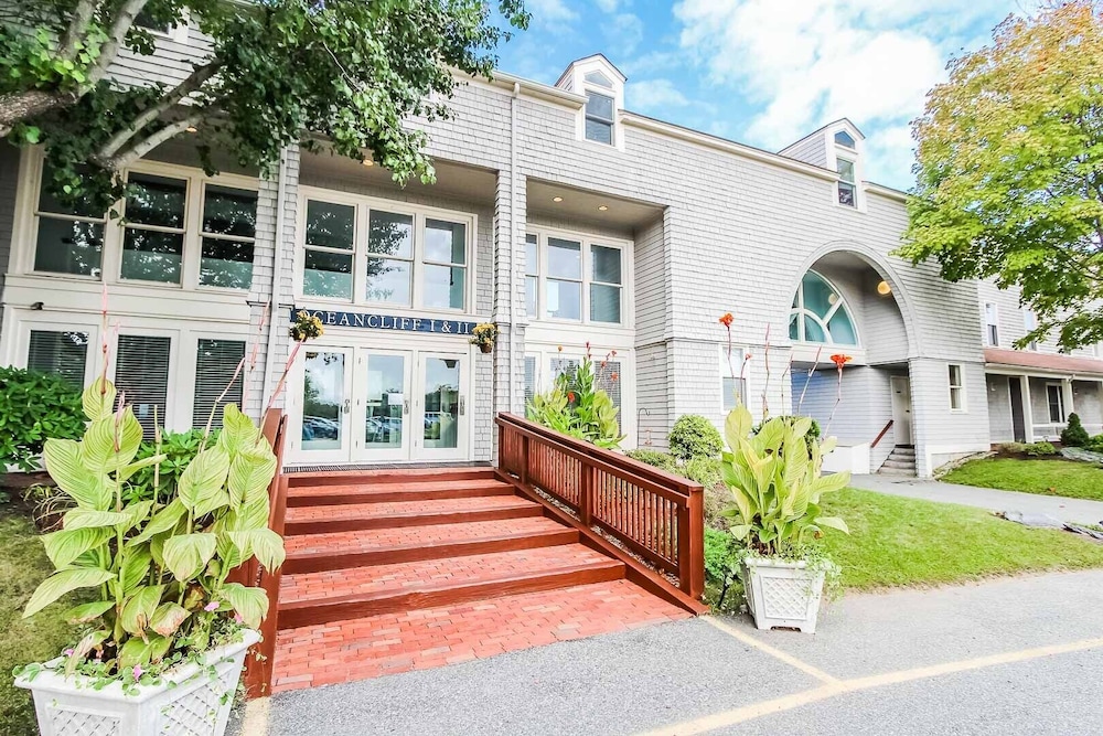 Oceancliff Resort I & II