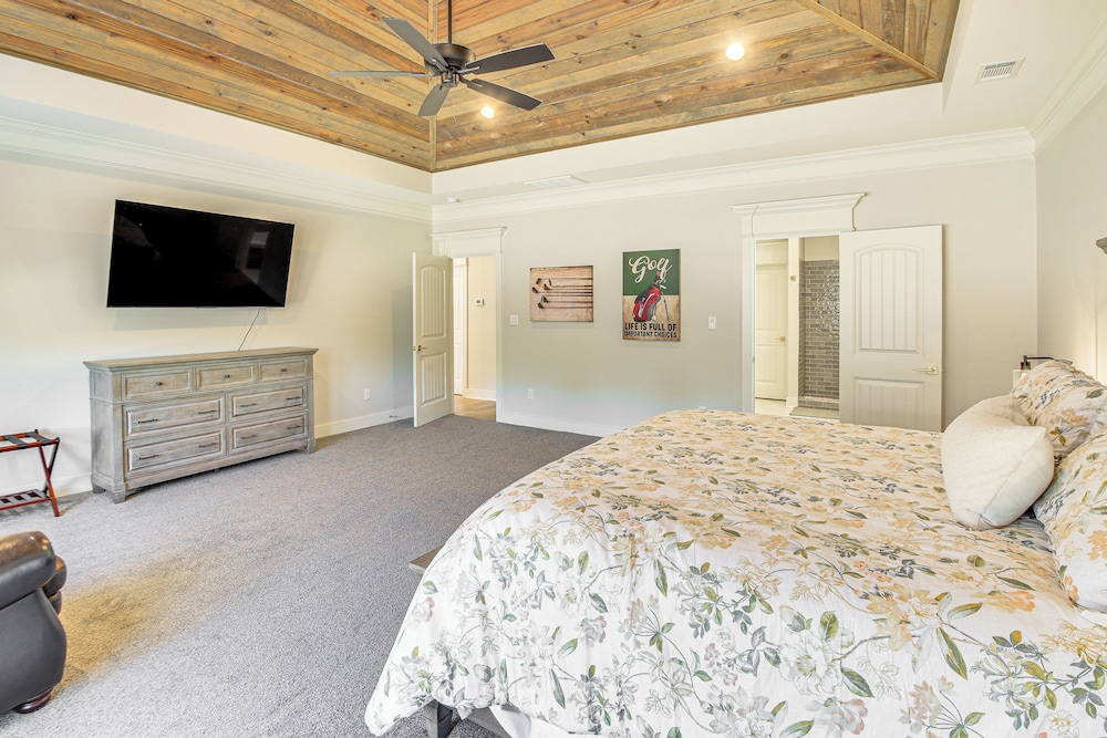 Luxe Golf Getaway in Hot Springs Village!