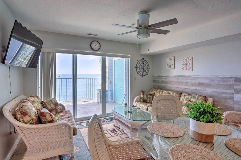 Cozy Lakefront Middle Bass Retreat w/ Balcony view 2