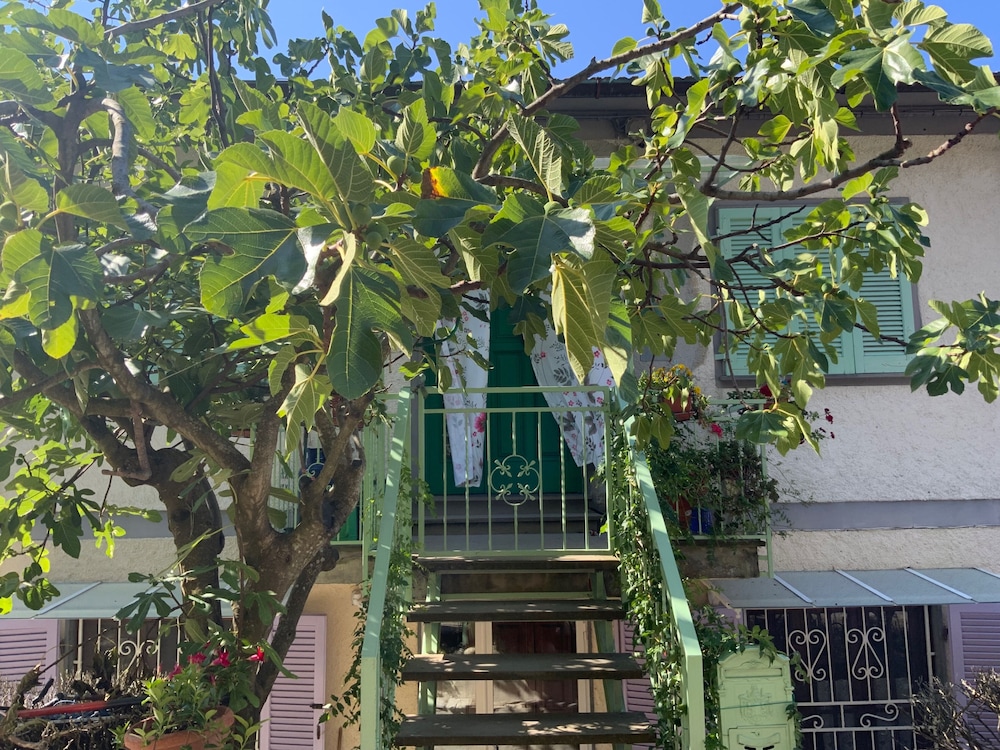 Apartment - Sleeps 2, Balcony & Parking