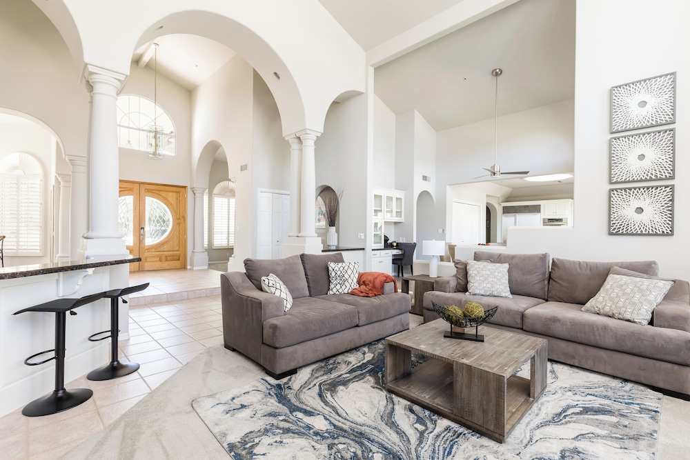 Luxury Mountain Estate-pool-spa-bbq+bar-fire pit