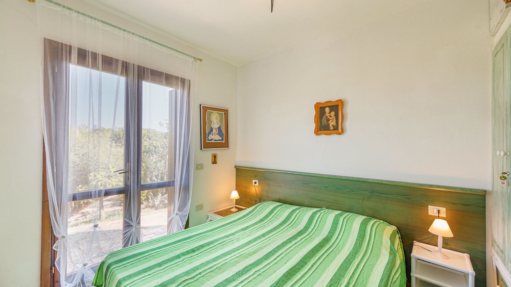 Casa Girgolu view 2