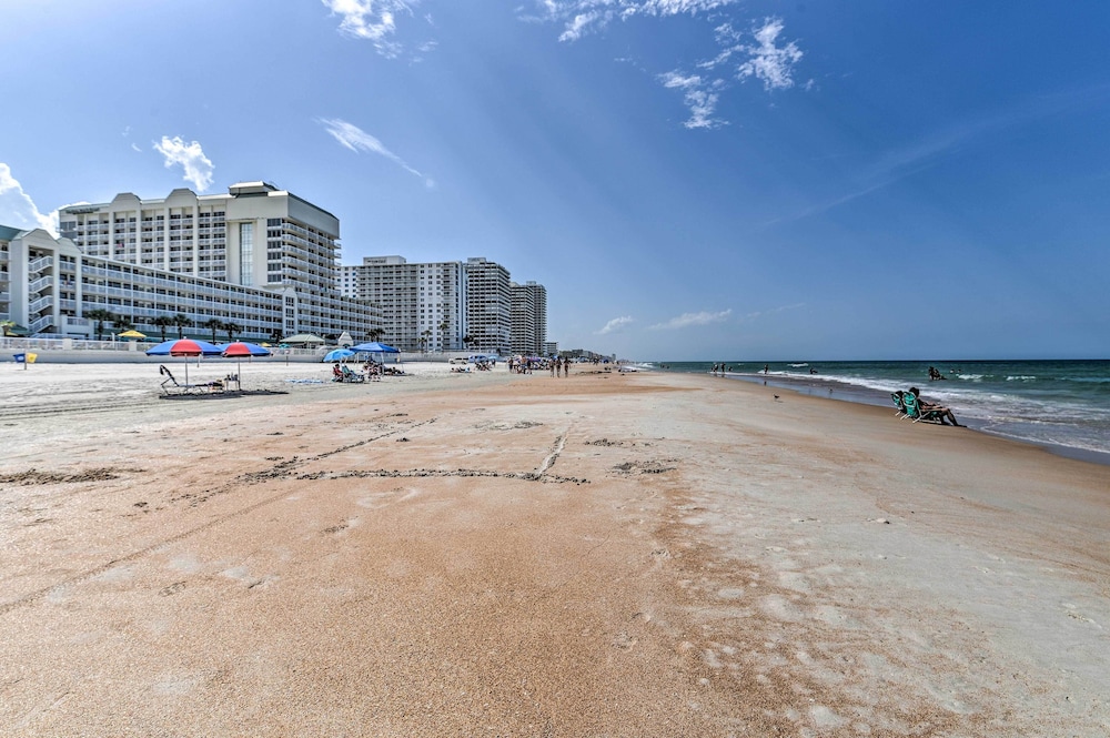 Walk to Daytona Beach: Resort Condo w/ Pool Access