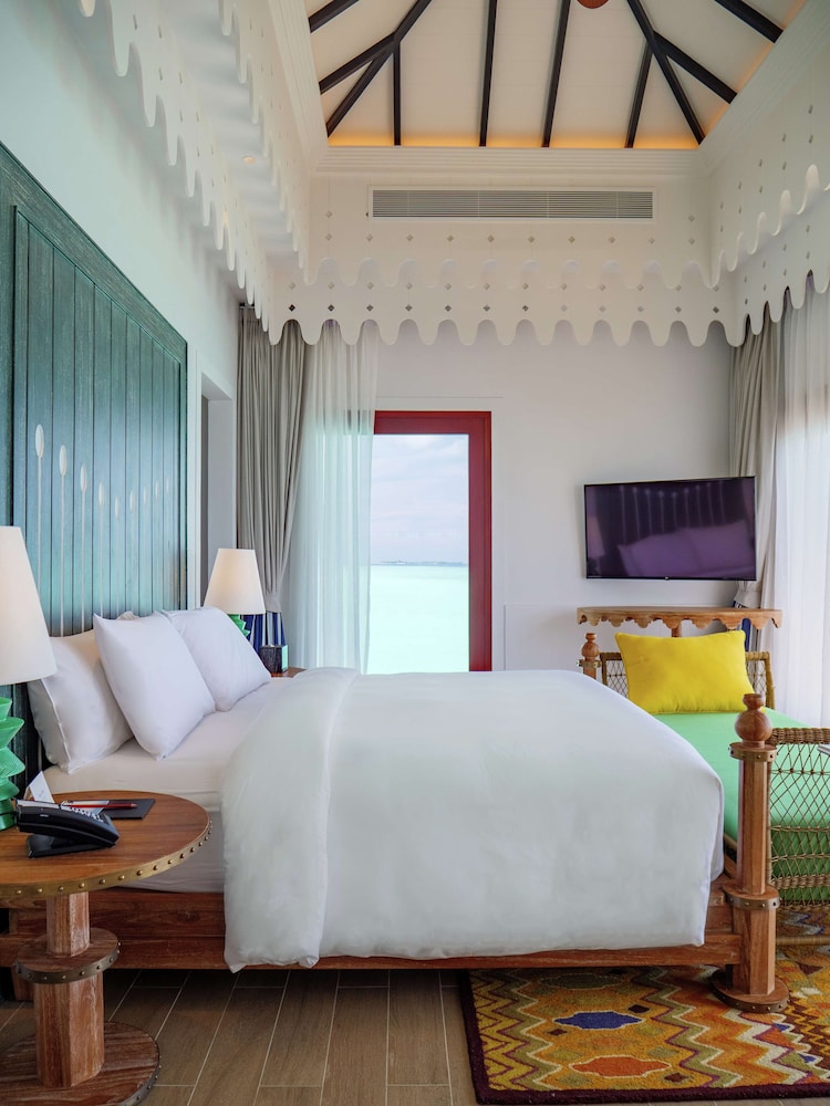 SAii Lagoon Maldives, Curio Collection By Hilton 8