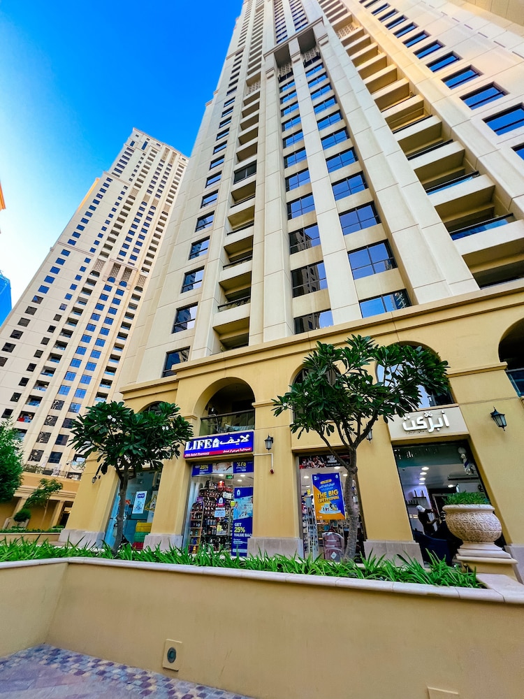 Urban Panda Hostel JBR Dubai