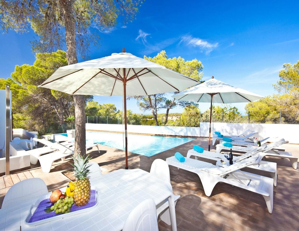 Beachfront Villa With Saltwater Pool
