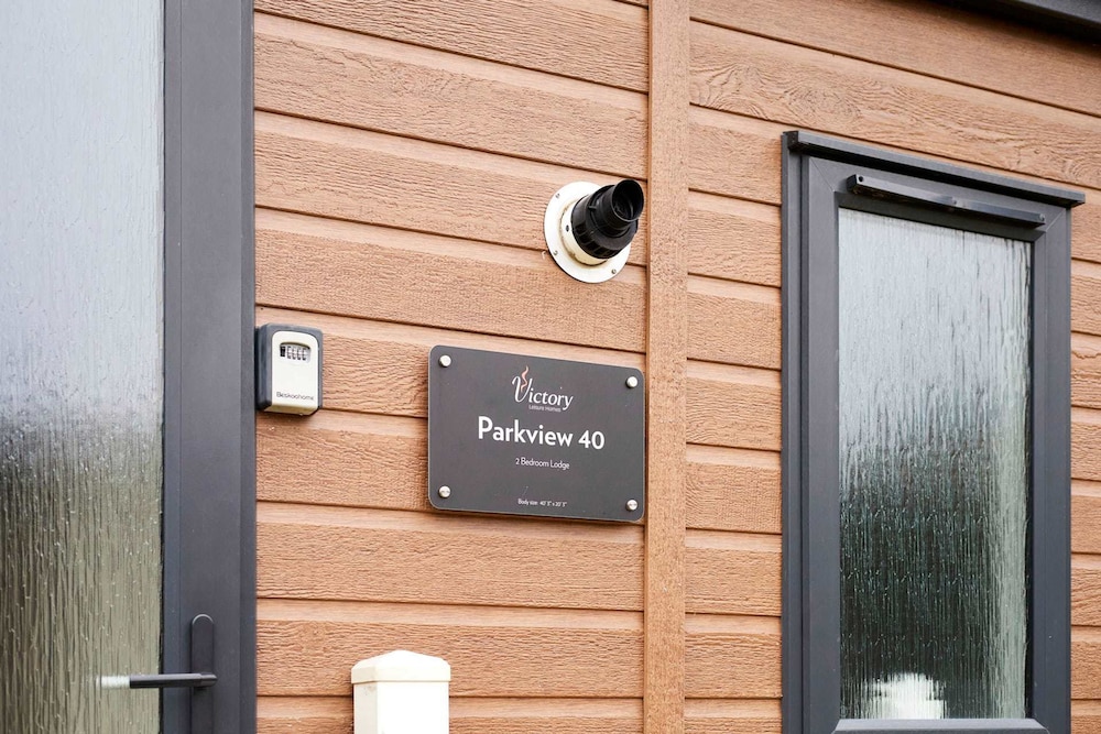 Host Stay Woodpecker Lodge