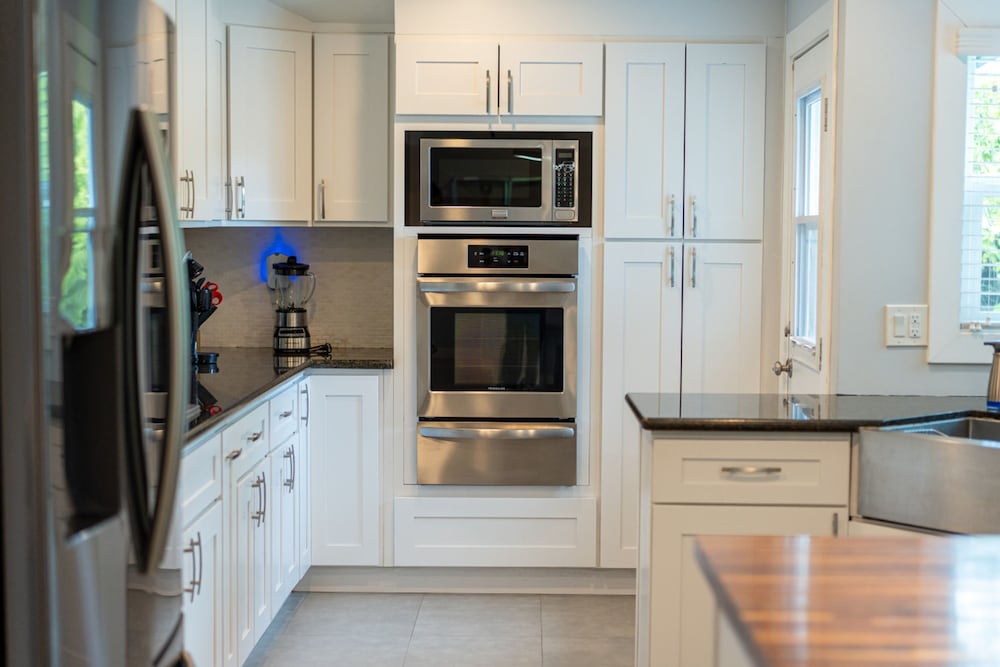 Upscale Upgraded Beautiful Spacious 3BR House in Encino Fully Renovated With Garage Very Large Fenced Yard Patio AT END OF Cul-de-sac p84