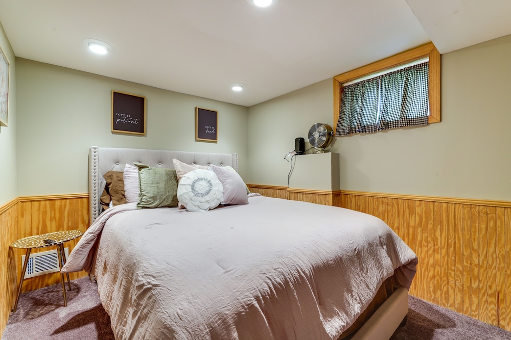 Cozy Springfield Vacation Rental Near Downtown