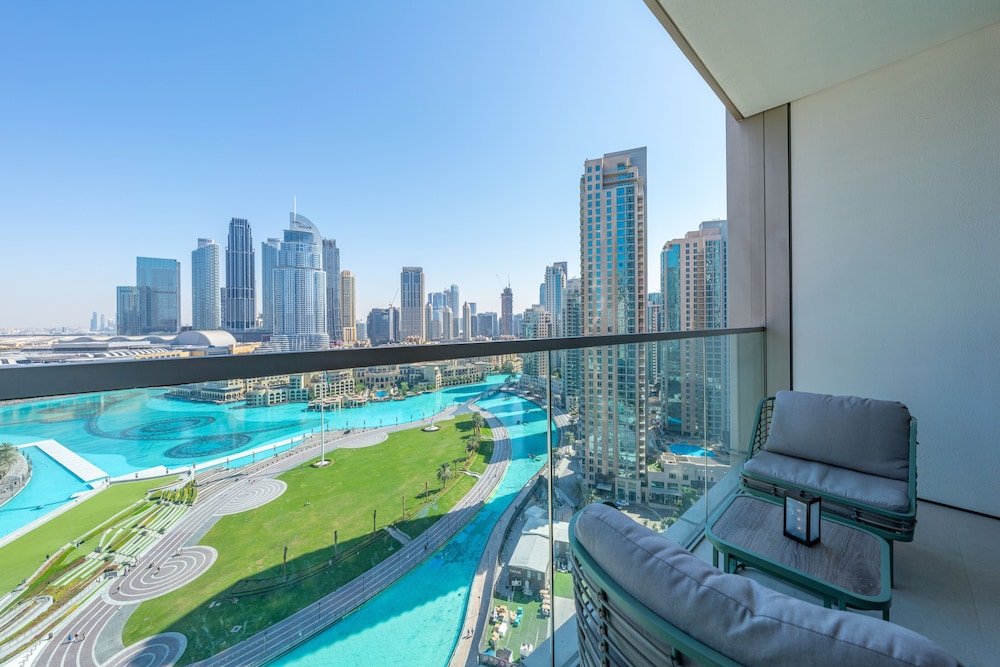 Skyline Majesty - Luxury Living with Full Burj Khalifa & Fountain Views