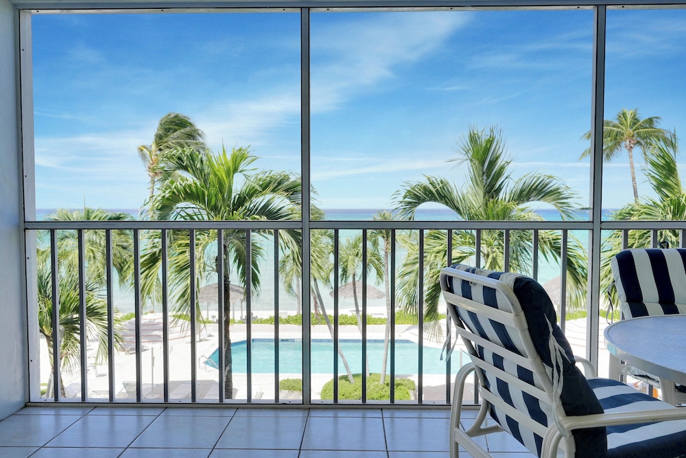 Aqua Bay Club Condos