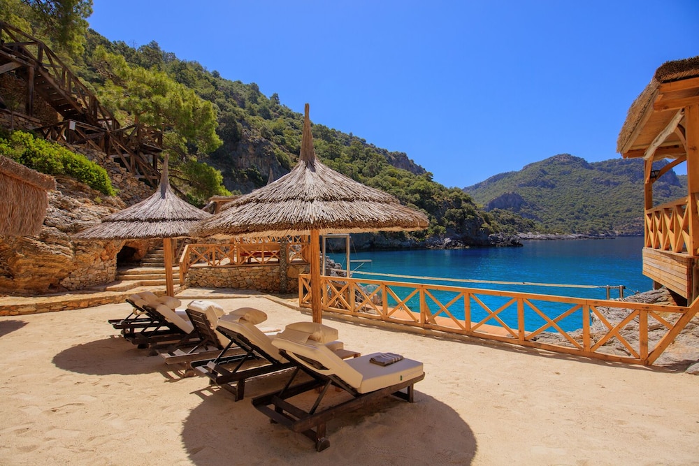 Private Island-Style Ultra Luxury Villa Estate