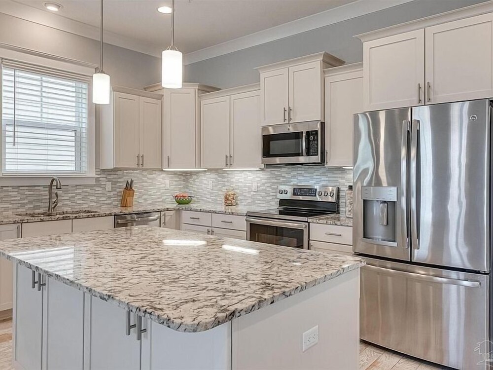 Southern Charm 4 Bedroom Home by RedAwning view 4