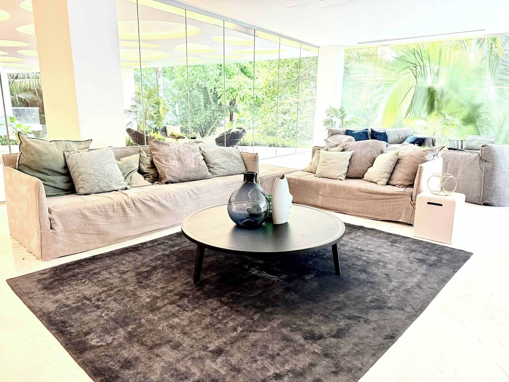 Bolongo: Your Exclusive Oceanfront Escape