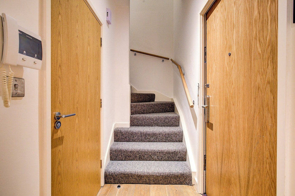Hybrid Resi Greenwich