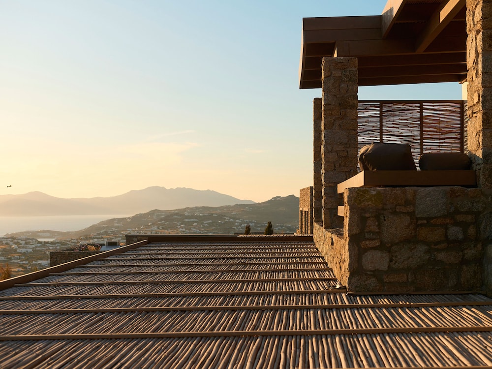 Kounoupas Complex by Mykonos Rocks