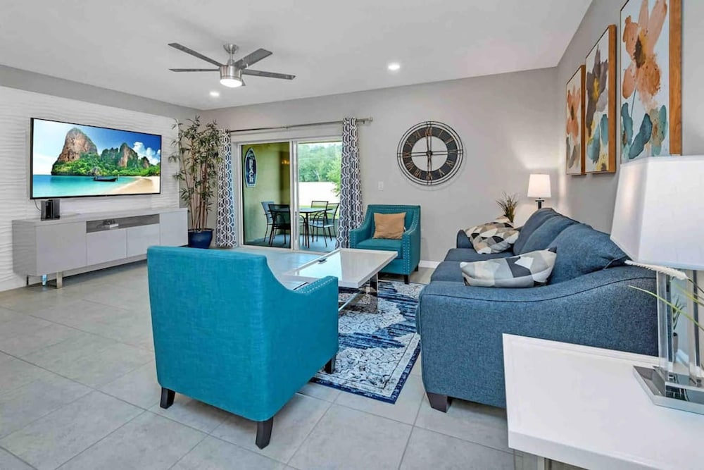Super Boho Chic Stylish Blend Near Disney