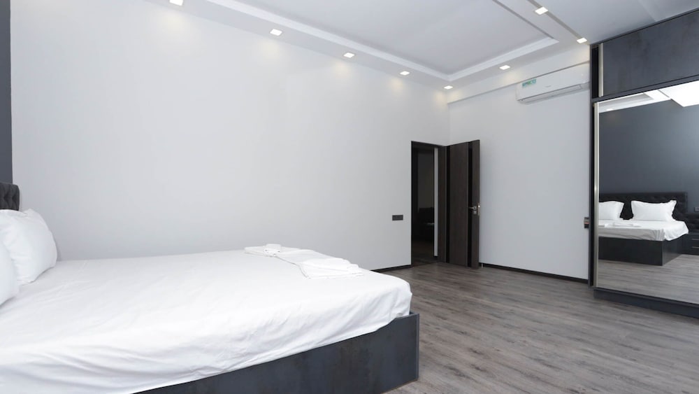 Stay inn on Mashtots 13.1