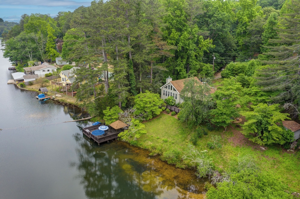 Lakeside Country Cottage
