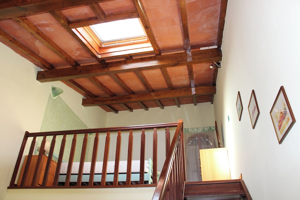 Cozy Pietrasanta Central Apartment With Loft