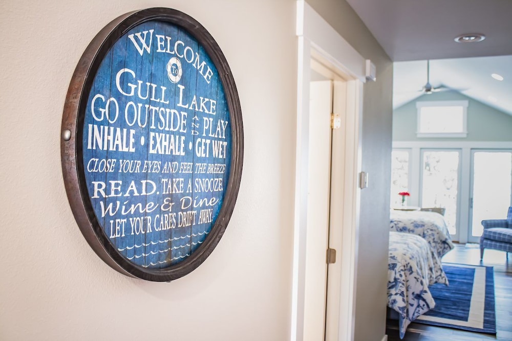 Quarterdeck Resort & Restaurant