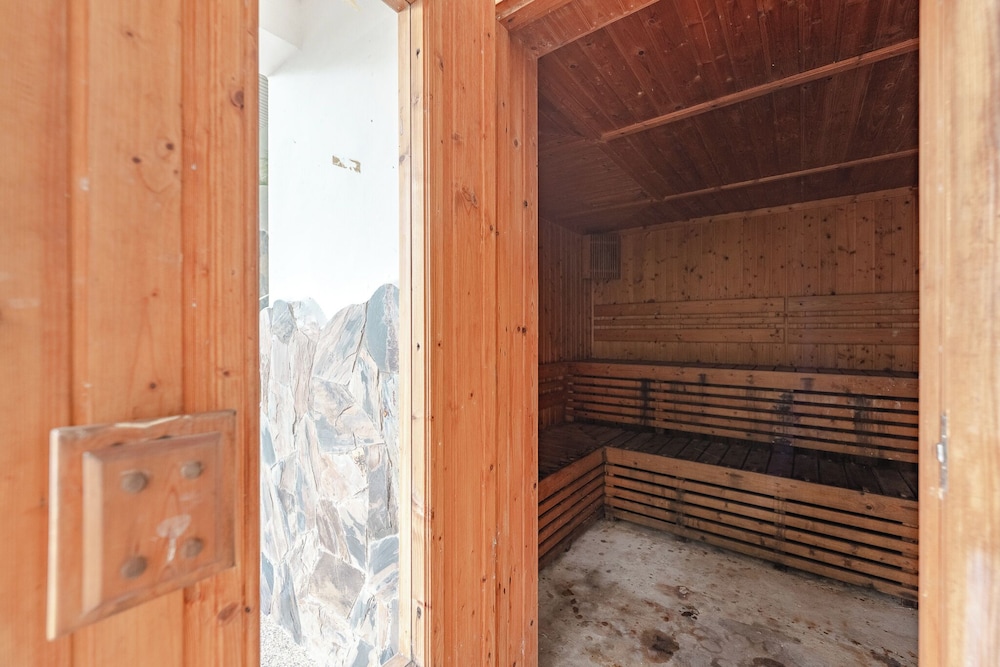 1BR Pool Sauna Near Viewpoint C196