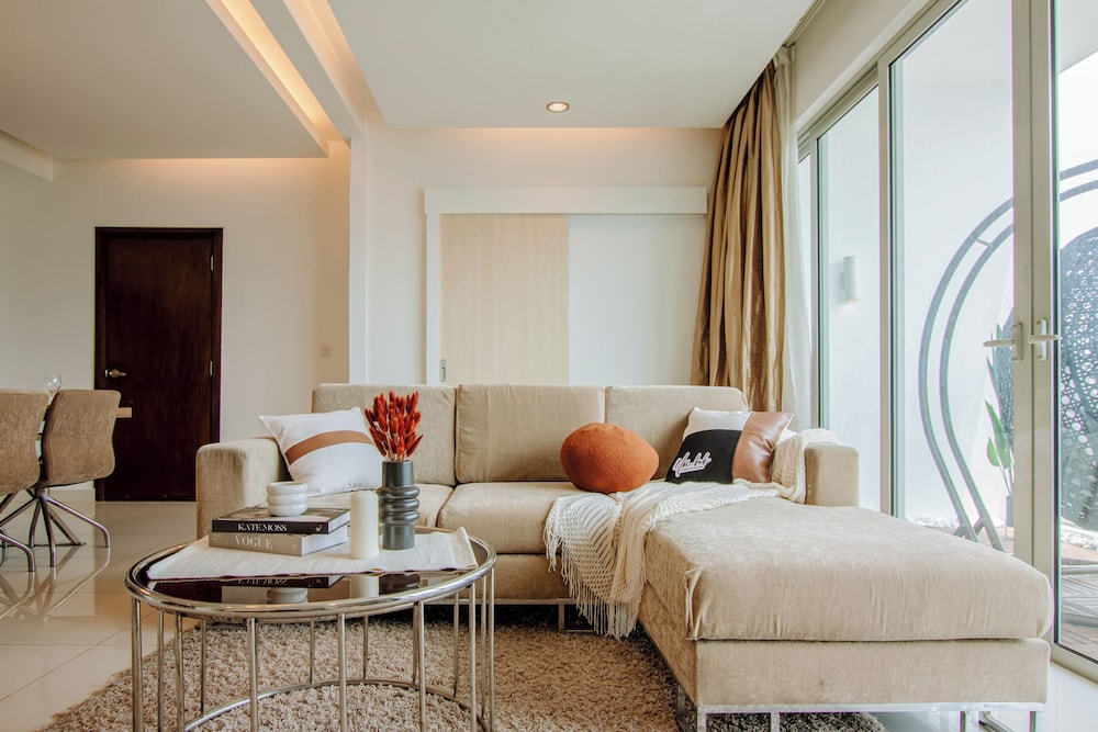 NaiBnB @ Regalia Residence