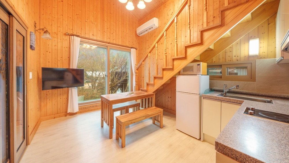 Gapyeong Sanchaek Glamping Pension